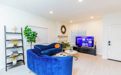 Not Affected by the Fire/elegant Pasadena Retreat Prime Comfort Awaits