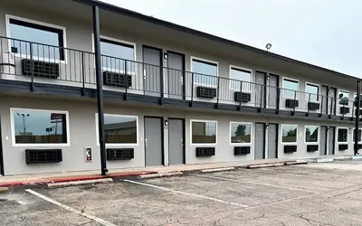 Studio City Suites, A Travelodge By Wyndham