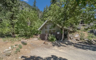 Icicle Chalet 1 Bedroom Cabin