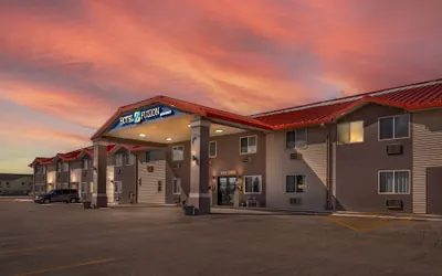 HOTEL FUZION INN & SUITES