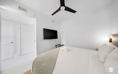 Chic Downtown Retreat 1BR Apartment