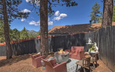 Bear Cub Cottage with HotTub & Firepit