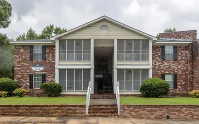 Budget Friendly Unit Near Fort Moore