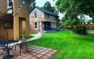 Amazing Historic 1800s Carriage House