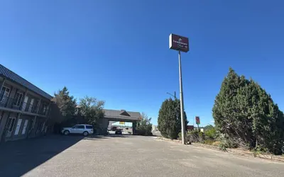 Sundowner Inn by Capital O Forsyth I 94