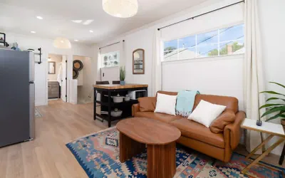 Modern 1-br Apartment Close to Downtown Vibes