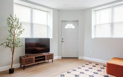 Stylish Minimalist Stay in City Center