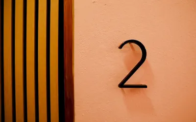 Room 2: Stylish Escape by Calle Cerra Art