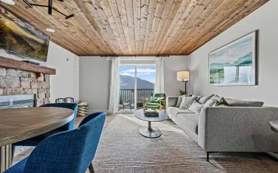 Luxe Condo - Mountain Views - Pool Hot Tub Sauna