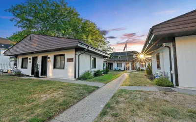 Chic City Retreat 93E