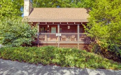 Backwoods Secluded Cabin Escape for 8 Guests