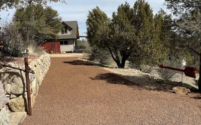 Thumb Butte Chalet Nestled in the Mountains