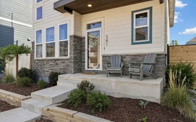 Decked Out Sunset Views, Fire Pit & Fenced Yard