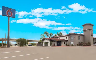 Studio 6 - Beaumont, TX