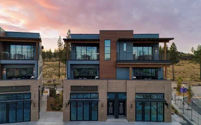 2 Units Minutes to Old Bend Deck + Hot Tub 1216 Skyline Ranch by Avantstay