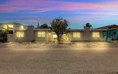 Modern Apt Near Beach Views & Wi-fi