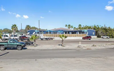 Bluff's Landing Lodge