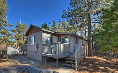 Tranquil 2-Bedroom Retreat