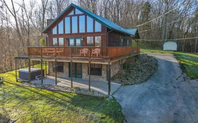 Dog Friendly Views Hot Tub Close to PF Gsmnp