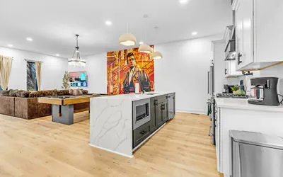 Rooftop Deck Hot Tub Retreat in Downtown Nashville