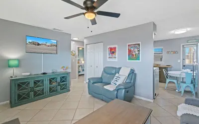 2BR Retreat With Pool Near Beach and The Hangout