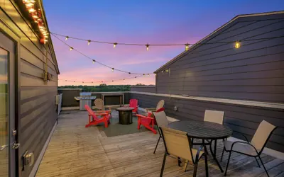 Rooftop Deck Grill Ping Pong Near Downtown Nashville