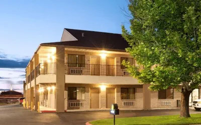 Days Inn & Suites by Wyndham Albuquerque West