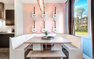 Elvis-themed 13 Beds Rooftop City Views