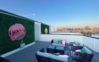 King Queen 2 Homes - 24 Beds City Views