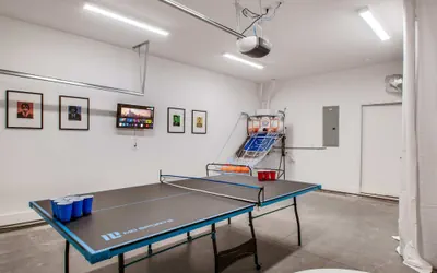 Rooftop DT City Views - Bluebird Karaoke - 14 Beds