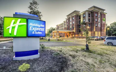 Holiday Inn Express & Suites Cleveland West - Westlake by IHG