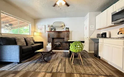 Budget-friendly Studio in OKC Private Entry 20-3