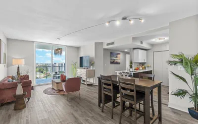 2Br2Ba Next To Jackson Memorial Hospital