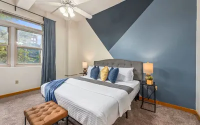 King Bed Great Location