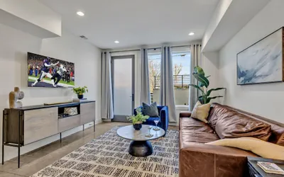 Euphony-designer Furnishings-5 Mins to Broadway