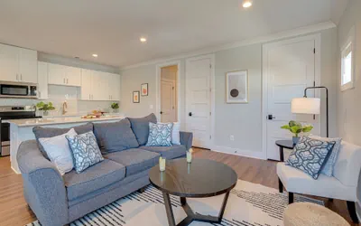 Melrose Melody - 5 Mins to Broadway