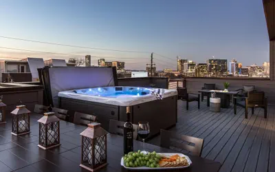 Urban Row - Rooftop Hot Tub - Heart of Gulch