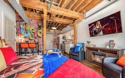 Lowkey - Pool & Gym - Mins to Broadway