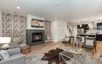 Citrine-private Patio & Balcony-near Germantown