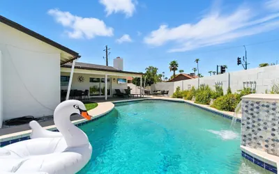 Greenway Getaway - Private Pool - North Scottsdale