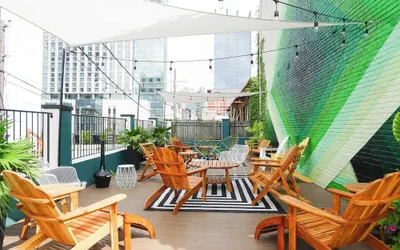 Sleeps 8 4 Sobro Suites w/ Kitchens & Art, Walk to Broadway by Avantstay