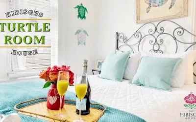 Hibiscus House Bed Breakfast Inn Turtle Room Bed-ada