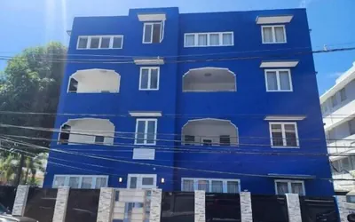 Breathtaking 3-Br Beachside Apt