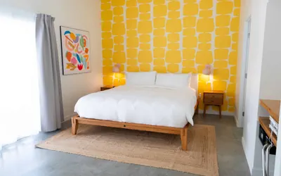 Deluxe Room, 1 King Bed, Kitchen, Pool View