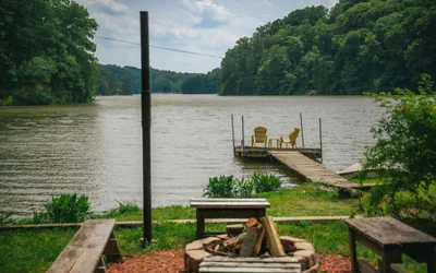 Lake Front Cabin Peaceful hot tub and Fire pit