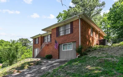 Broadmoor Bungalow - Unit B