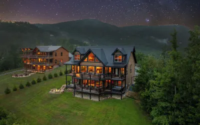 Amazing View Cabin w Gameroom Hot Tub Fire Pit