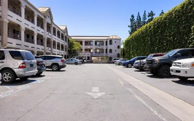 Paradise Lodge - Canoga Park