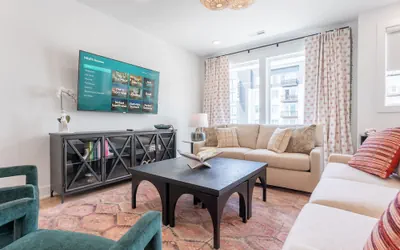 Luxe 4BR Retreat With Hot Tub Skyline Deck