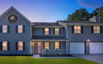 Serenity Landing - 5 Minutes to Airport - Sleeps 6